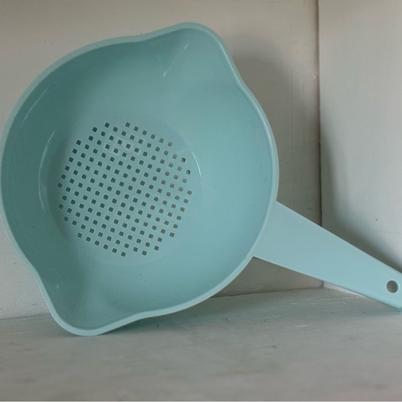 Tupperware Strainer - Picture 1 of 2